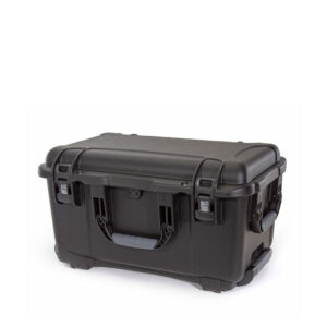 nanuk-938-case-black-latches-angle